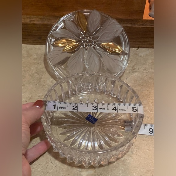 STUDIONOVA GOLDEN POINSETTIA ROUND TRINKET OR JEWELRY BOX WY228/505 - Picture 10 of 11